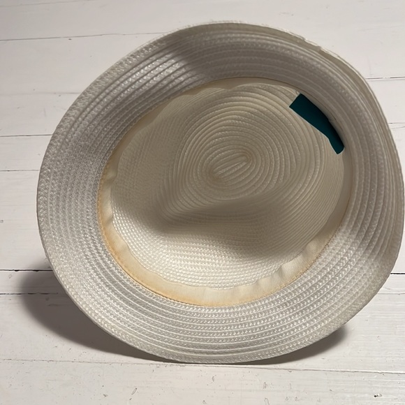 Straw Hat - Picture 4 of 5